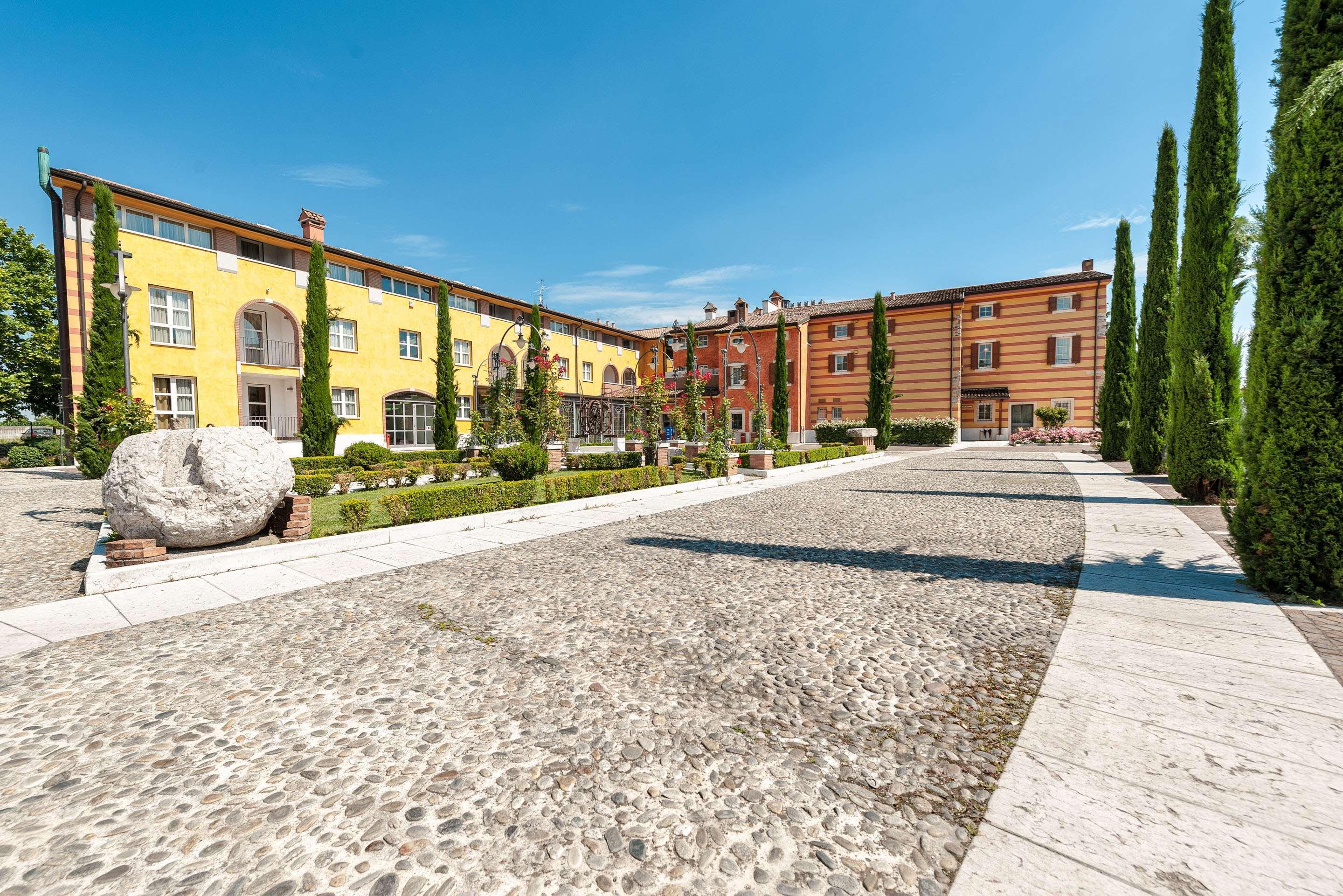 Malaspina Hotel Castel d'Azzano
