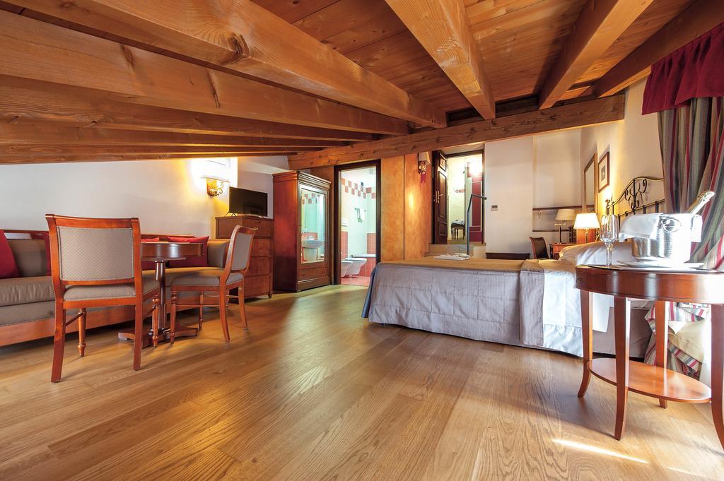Hotel Malaspina Castel d'Azzano